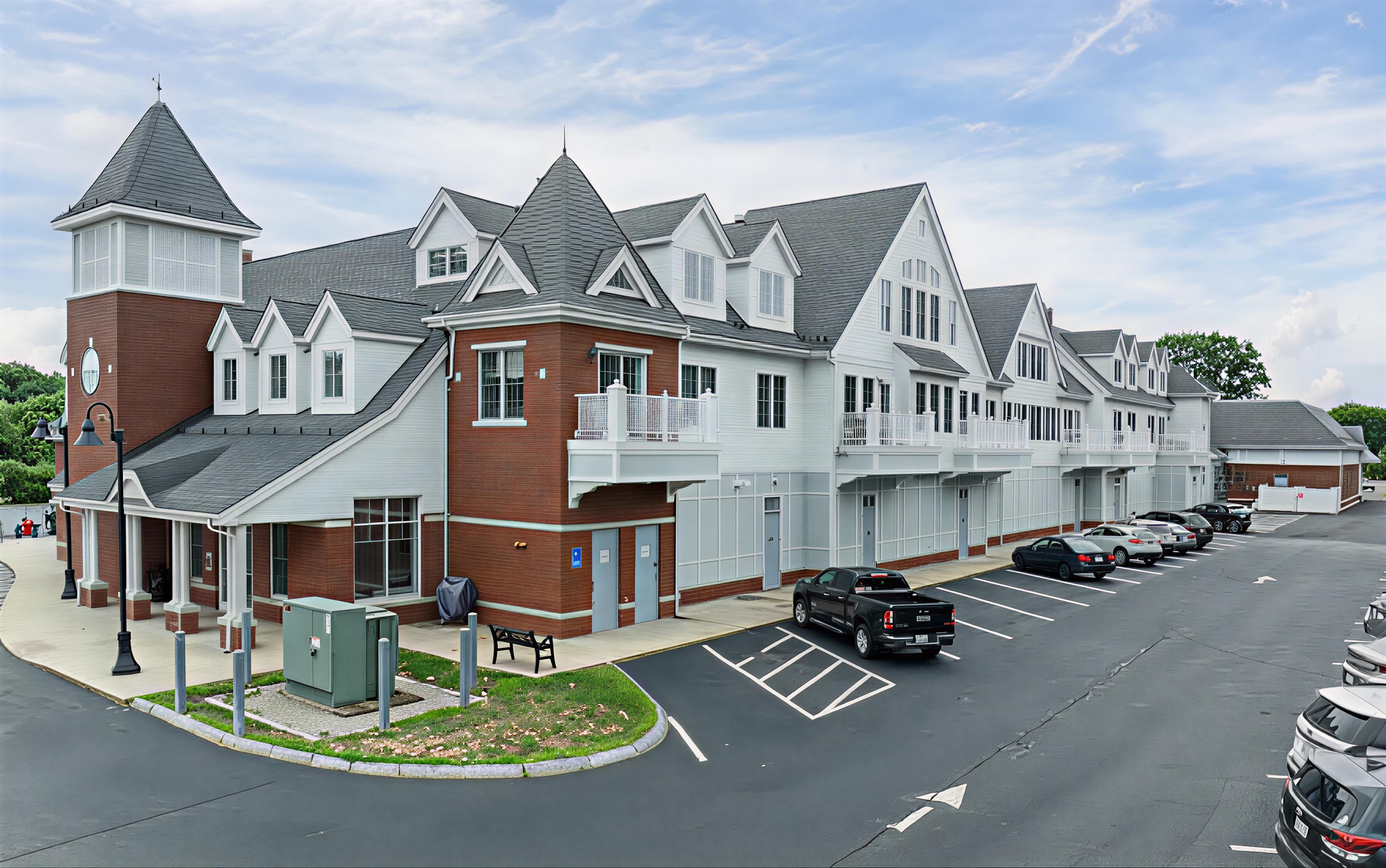 Timeless
Loft-Style
Apartments on
the South Shore